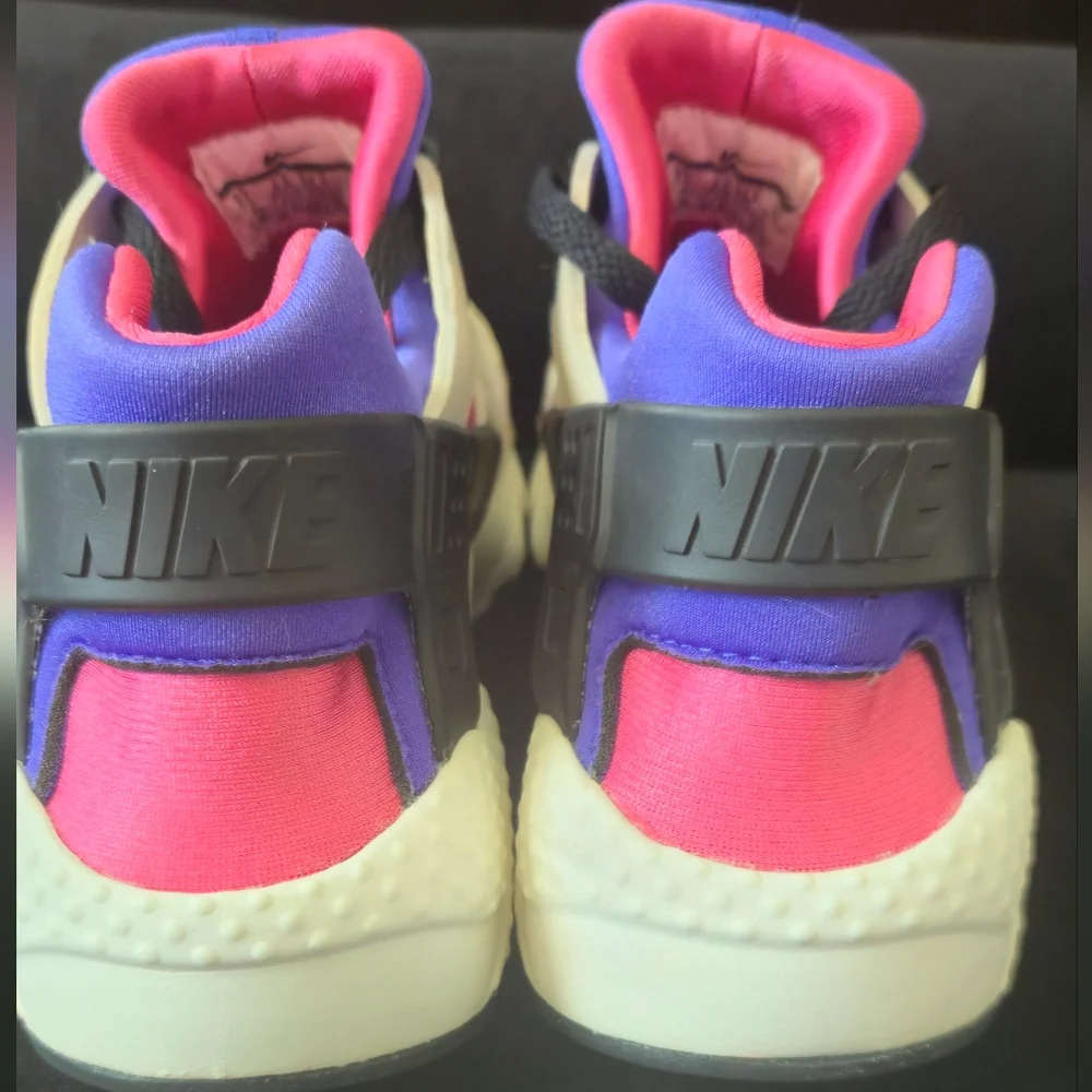 Nike  Air Huarache Shoes Persian Violet Desert Athletic Sneakers.